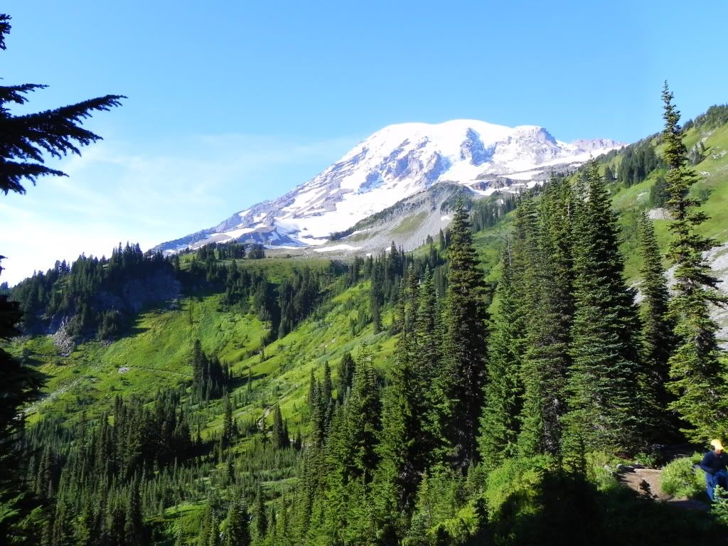 瑞年山 (Mt. Rainier 14000 feet high,  7:00 pm)