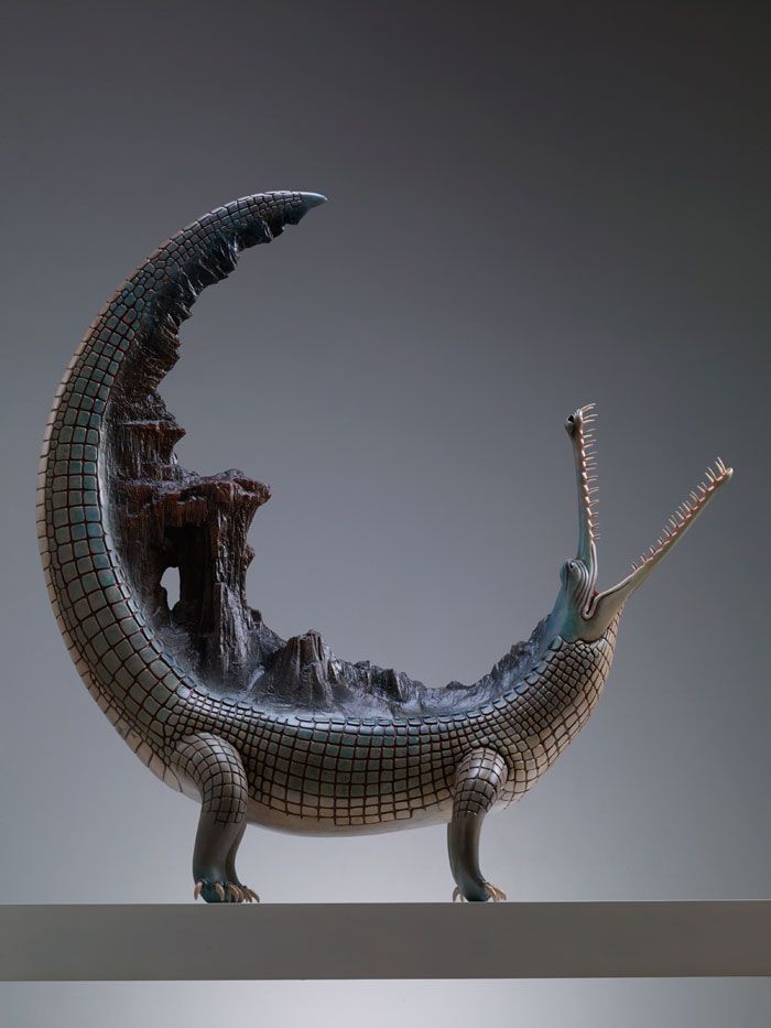 王瑞琳「逐夢記」- 鱷魚的體態，在創作者的調整下，呈現了無法相信的寧靜